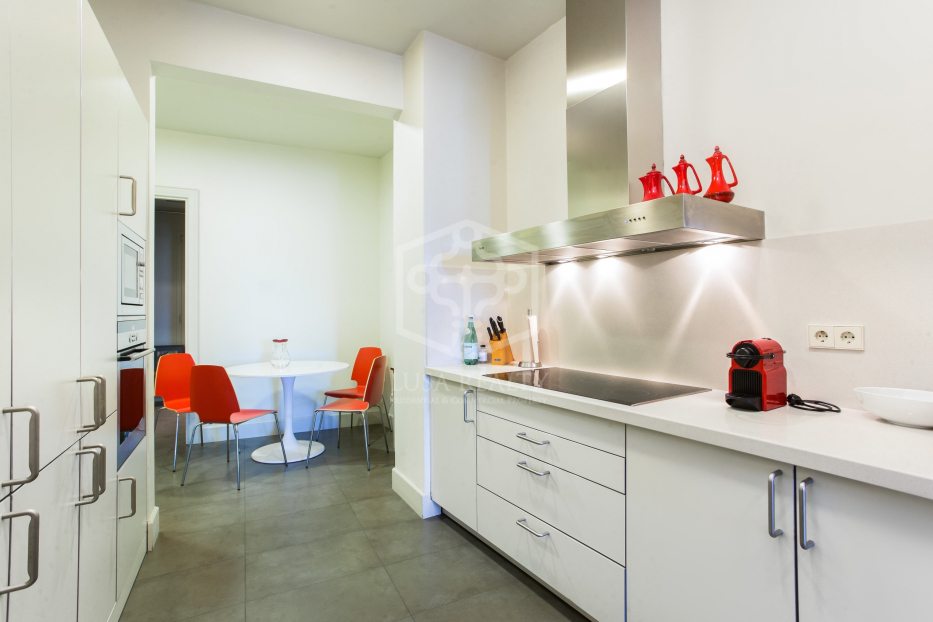 Huoneisto Barcelona, Espanja 4 makuuhuonetta, 210 m2 No. 173814