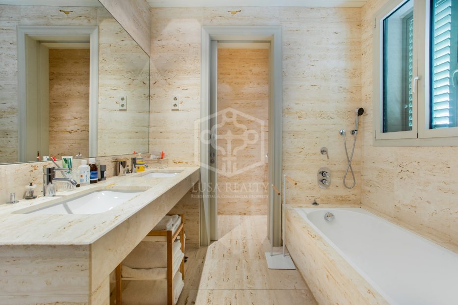 Huoneisto Barcelona, Espanja 4 makuuhuonetta, 210 m2 No. 173814