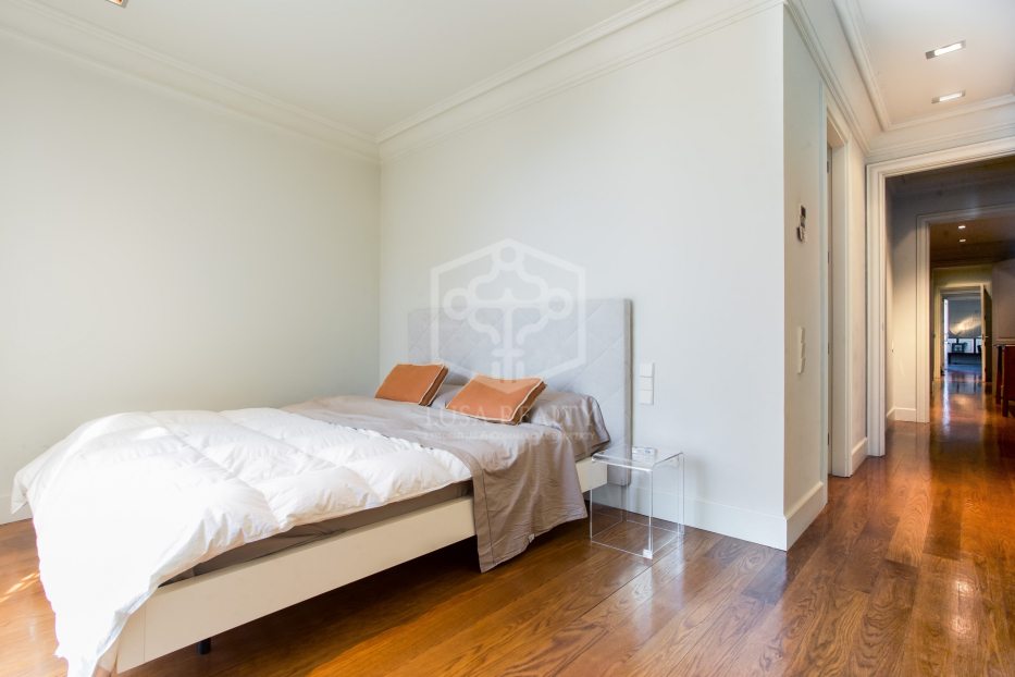 Huoneisto Barcelona, Espanja 4 makuuhuonetta, 210 m2 No. 173814