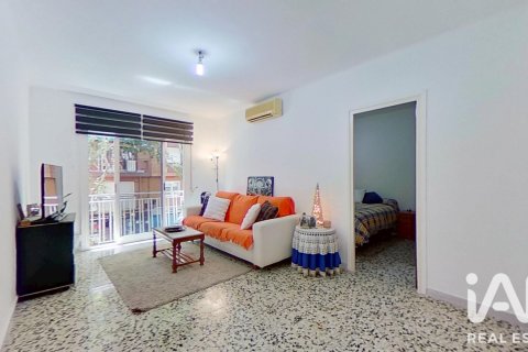 Apartment in Viladecans, Barcelona, Spain 4 bedrooms, 87 sq.m. No. 187925