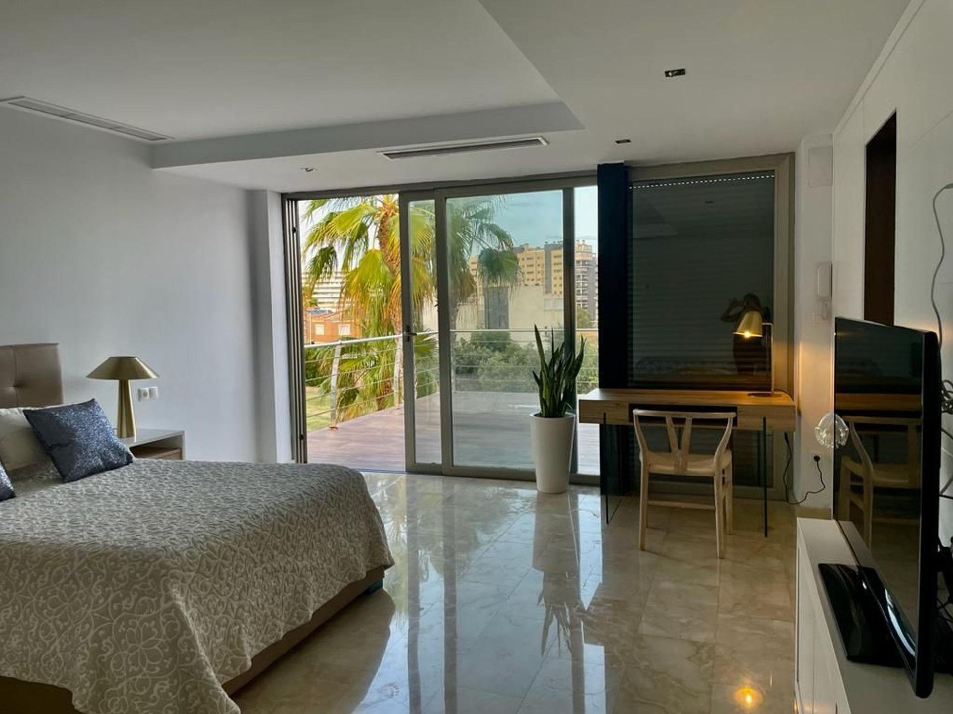 Villa in Alicante, Spanien 5 Schlafzimmer, 400 m2 Nr. 168803