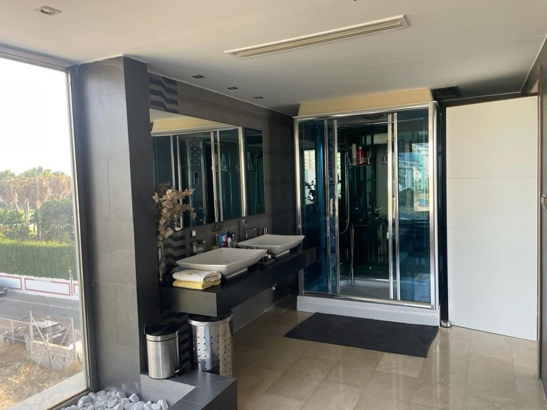 Villa in Alicante, Spanien 5 Schlafzimmer, 400 m2 Nr. 168803