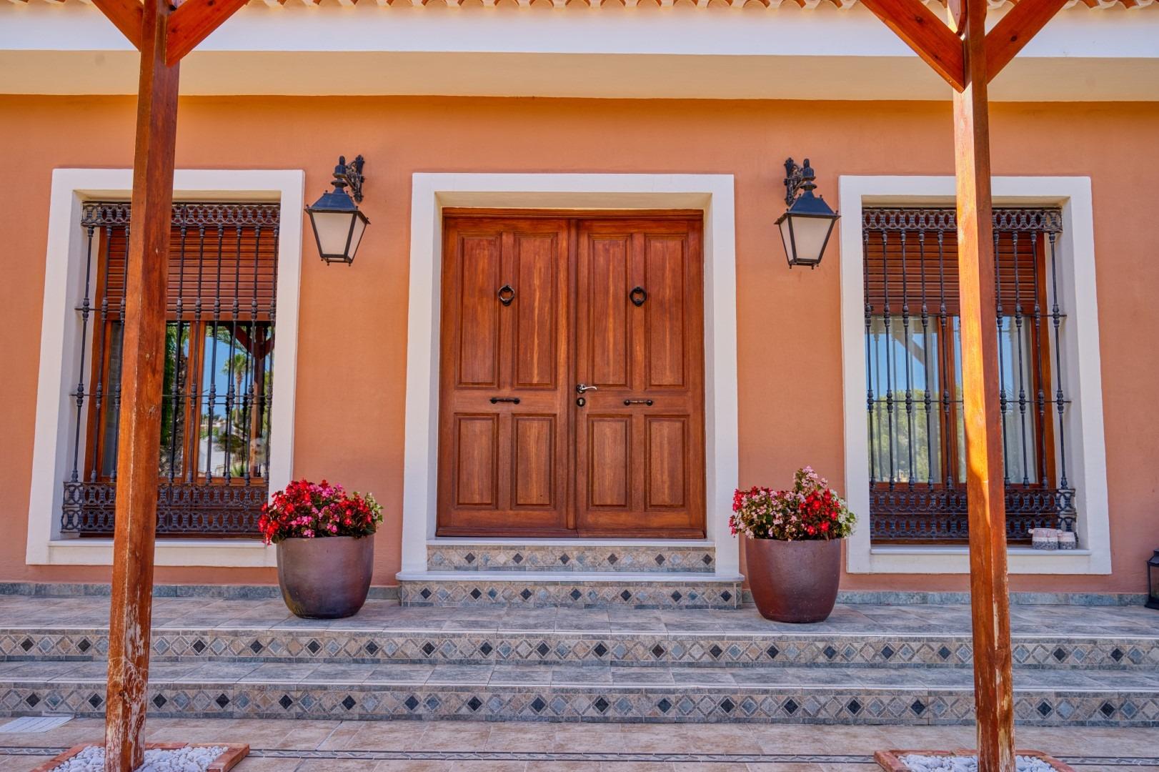 Villa a Torrevieja, Alicante, Spagna 4 camere da letto, 386 mq. N° 137641
