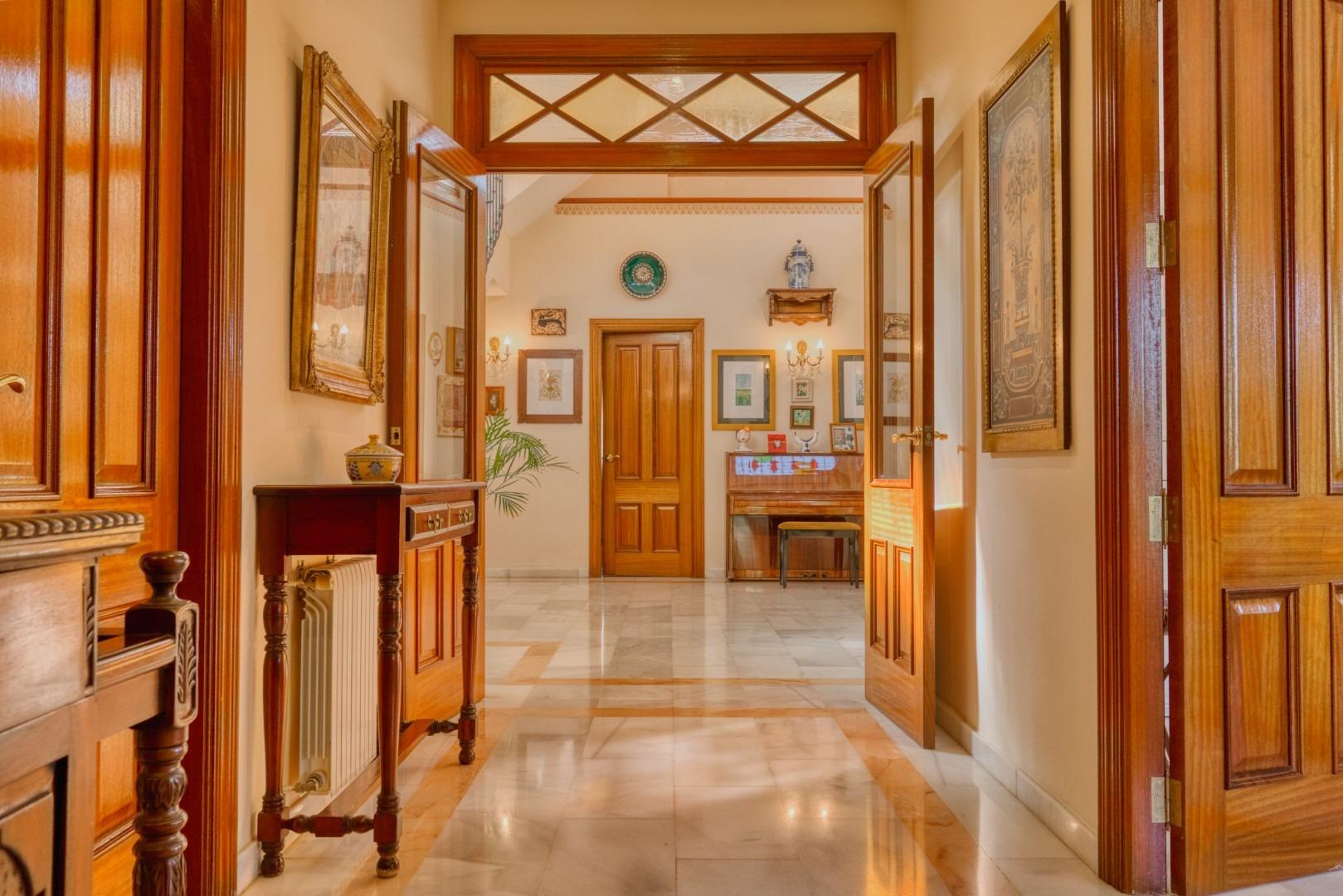 Villa a Torrevieja, Alicante, Spagna 4 camere da letto, 386 mq. N° 137641