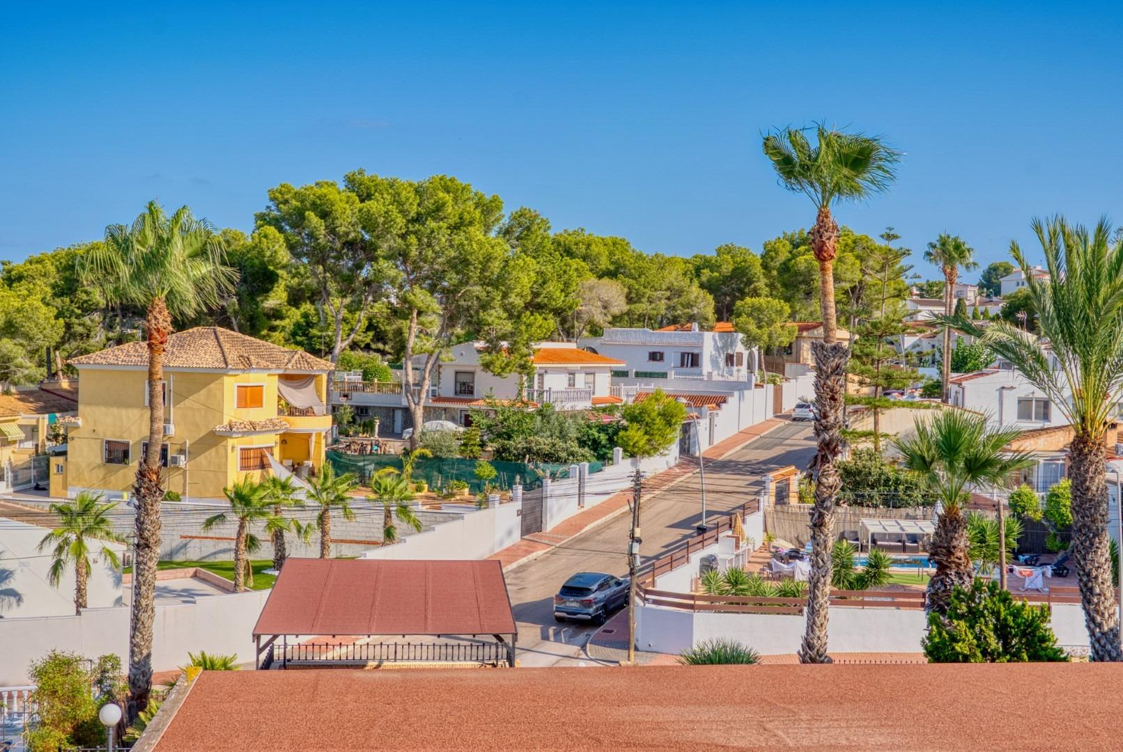 Villa a Torrevieja, Alicante, Spagna 4 camere da letto, 386 mq. N° 137641