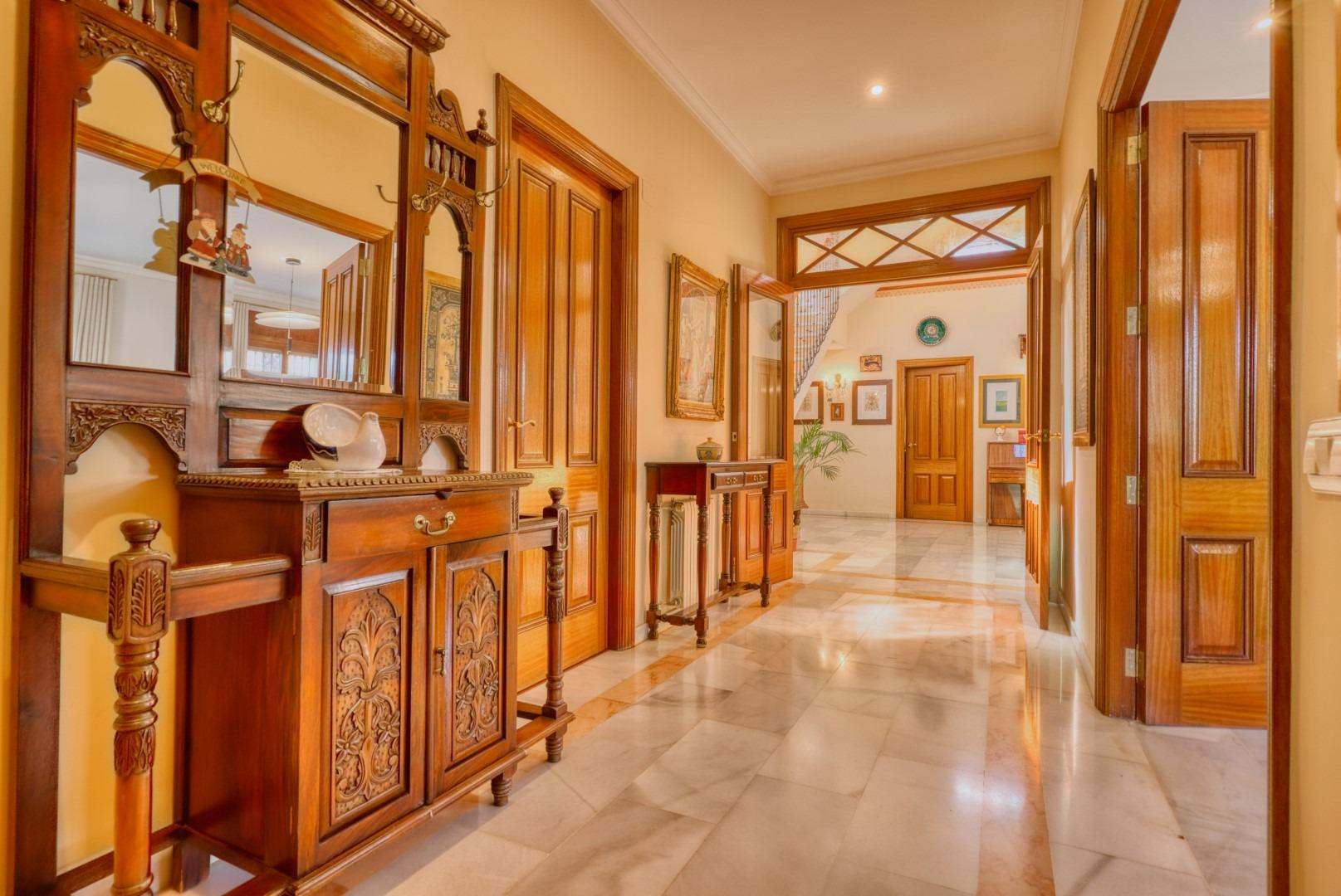 Villa a Torrevieja, Alicante, Spagna 4 camere da letto, 386 mq. N° 137641