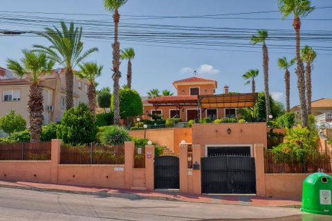 Villa in Torrevieja, Alicante, Spain 4 bedrooms, 386 sq.m. No. 137641