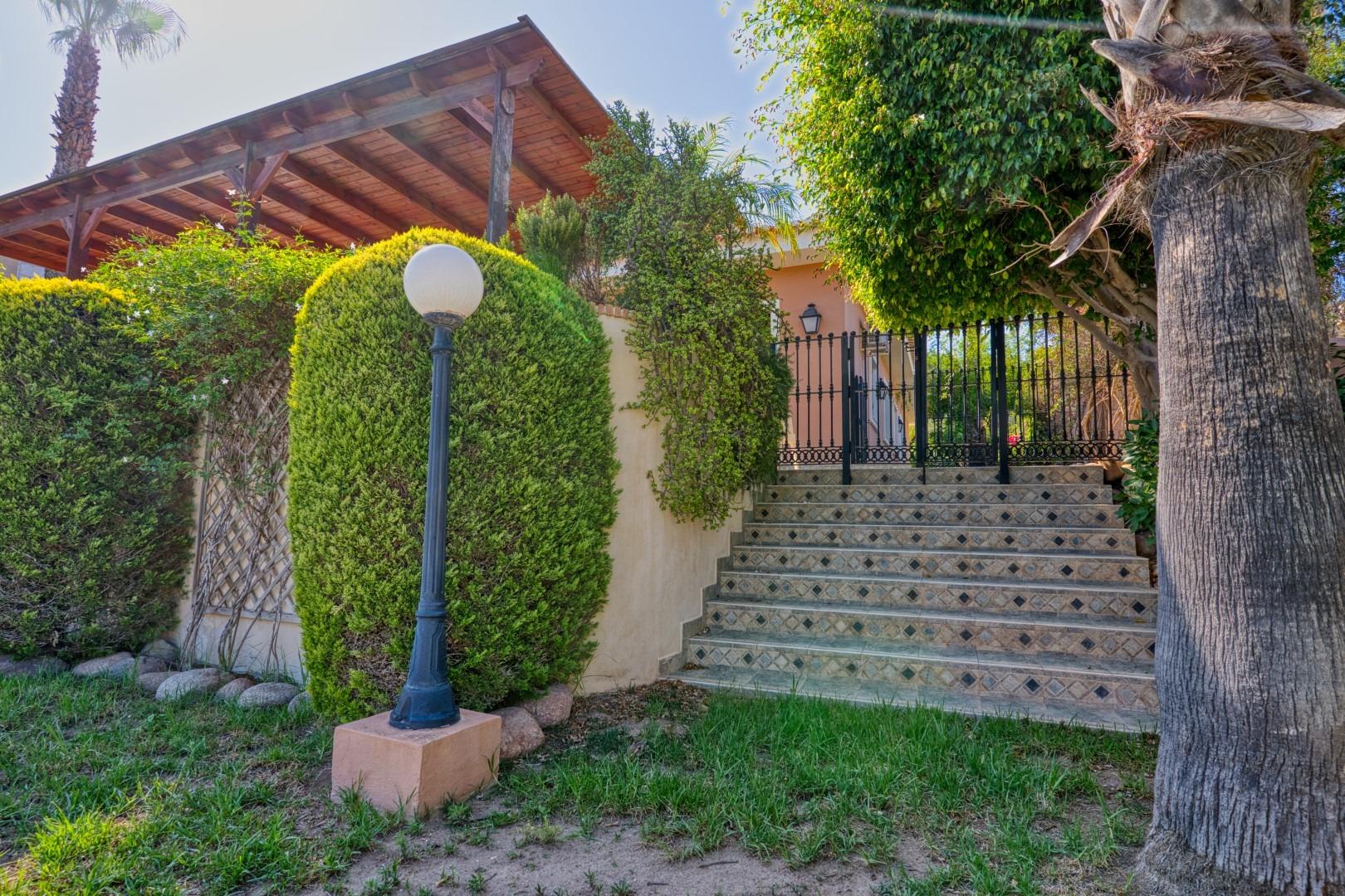 Villa a Torrevieja, Alicante, Spagna 4 camere da letto, 386 mq. N° 137641