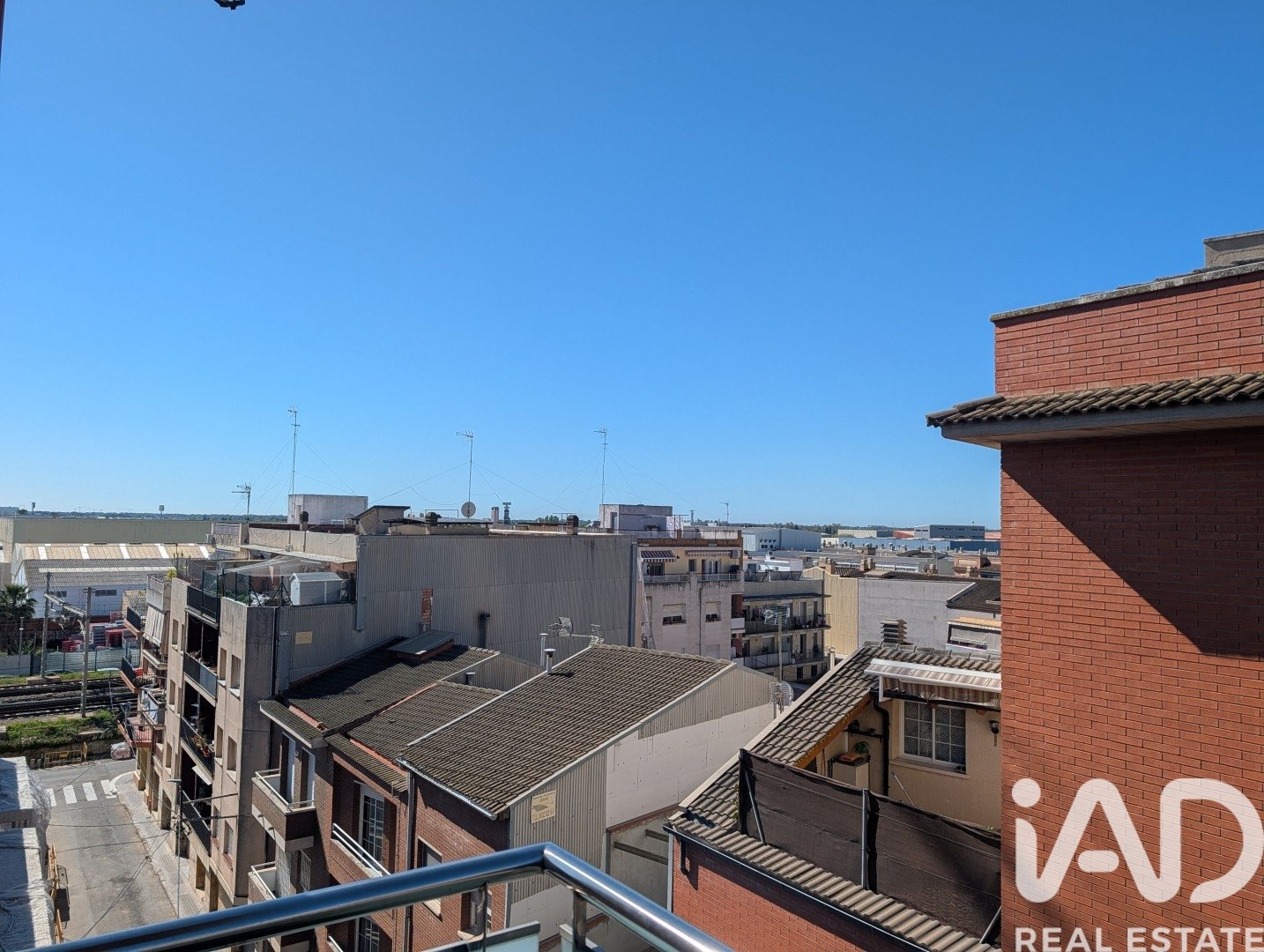 Tvåvåningslägenhet i Gava, Barcelona, Spanien 3 sovrum, 99 kvm. Nr. 172680