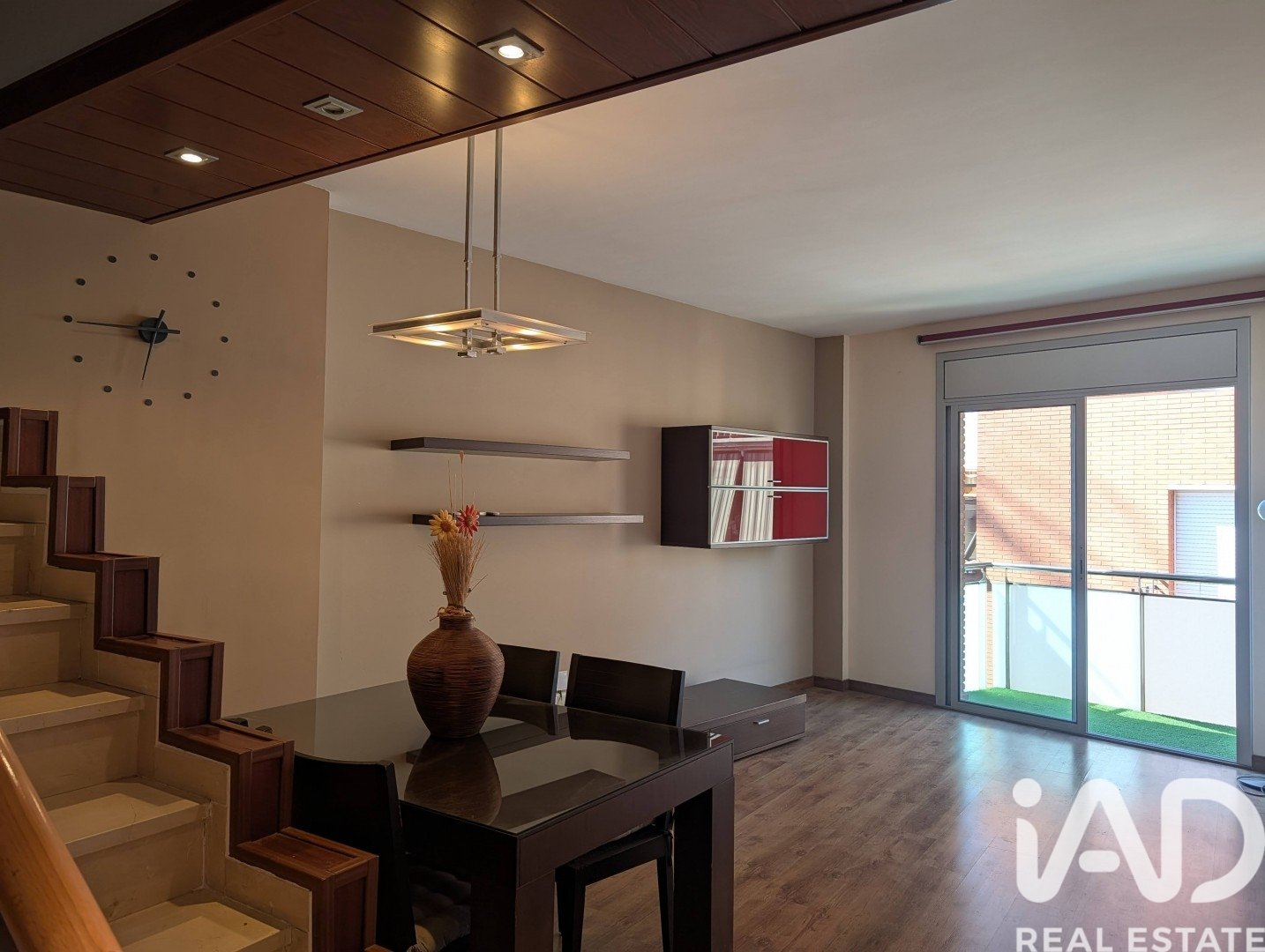 Tvåvåningslägenhet i Gava, Barcelona, Spanien 3 sovrum, 99 kvm. Nr. 172680