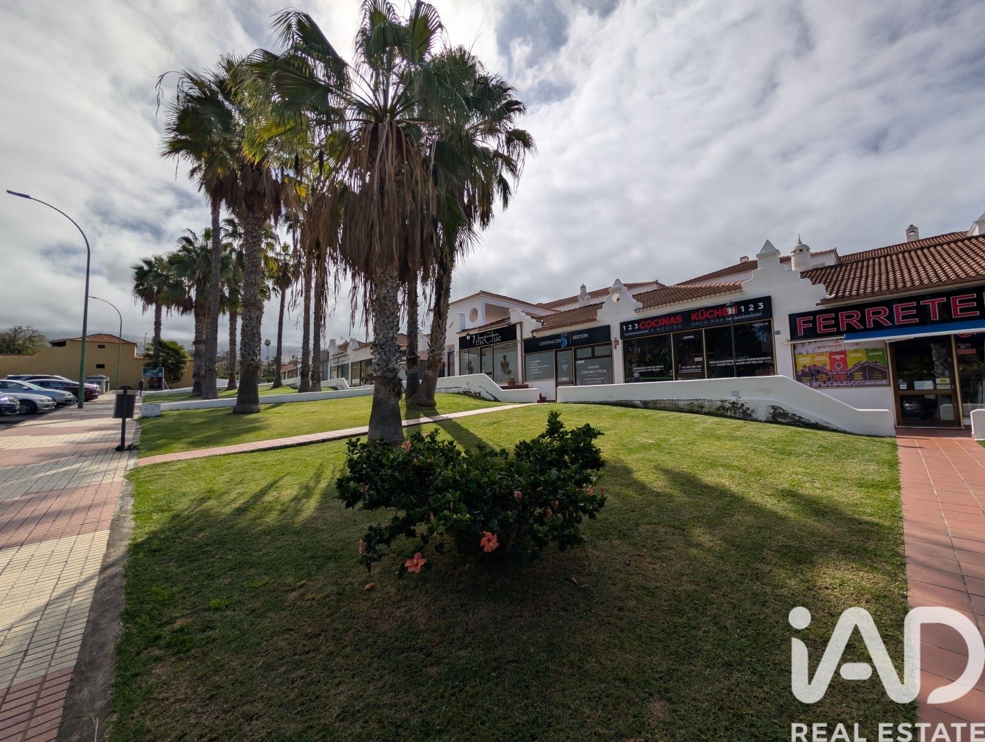Commercial property à Puerto de la Cruz, Tenerife, Espagne 63 m2 No. 173070