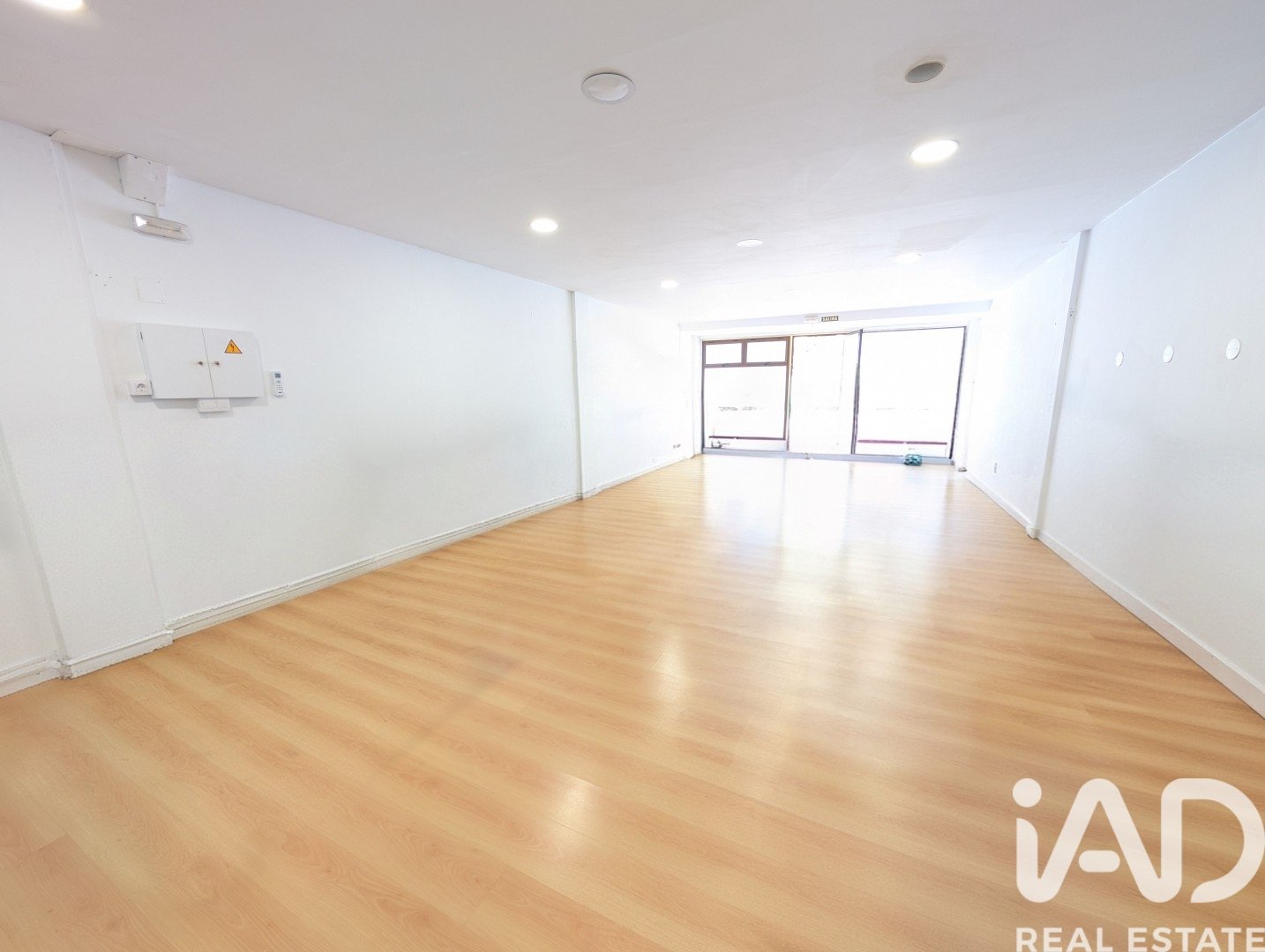 Commercial property à Puerto de la Cruz, Tenerife, Espagne 63 m2 No. 173070
