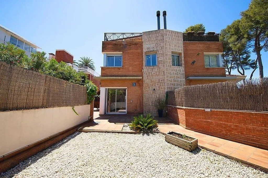 Villetta a schiera a Castelldefels, Barcelona, Spagna 4 camere da letto,  N° 140854