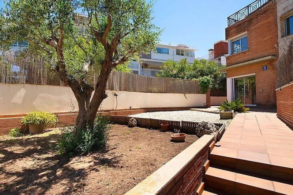 Villetta a schiera a Castelldefels, Barcelona, Spagna 4 camere da letto,  N° 140854