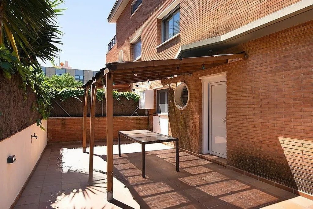 Villetta a schiera a Castelldefels, Barcelona, Spagna 4 camere da letto,  N° 140854