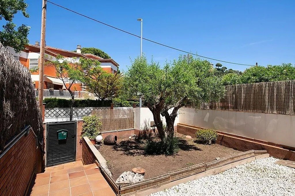 Villetta a schiera a Castelldefels, Barcelona, Spagna 4 camere da letto,  N° 140854