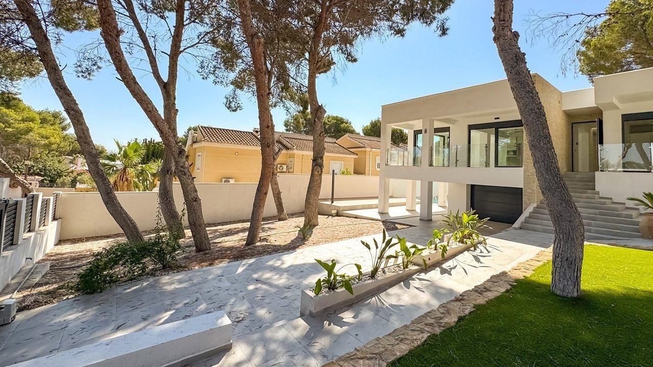 Villa i Los Balcones, Alicante, Spanien 4 sovrum, 337 kvm. Nr. 140635