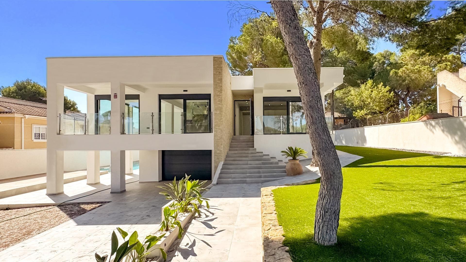 Villa i Los Balcones, Alicante, Spanien 4 sovrum, 337 kvm. Nr. 140635
