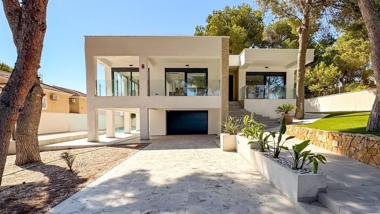 Villa i Los Balcones, Alicante, Spanien 4 sovrum, 337 kvm. Nr. 140635