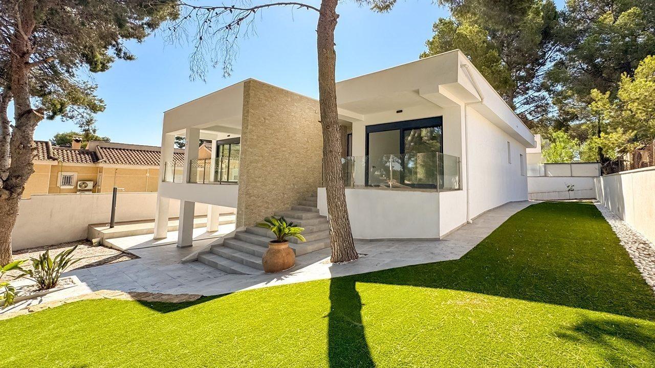 Villa i Los Balcones, Alicante, Spanien 4 sovrum, 337 kvm. Nr. 140635