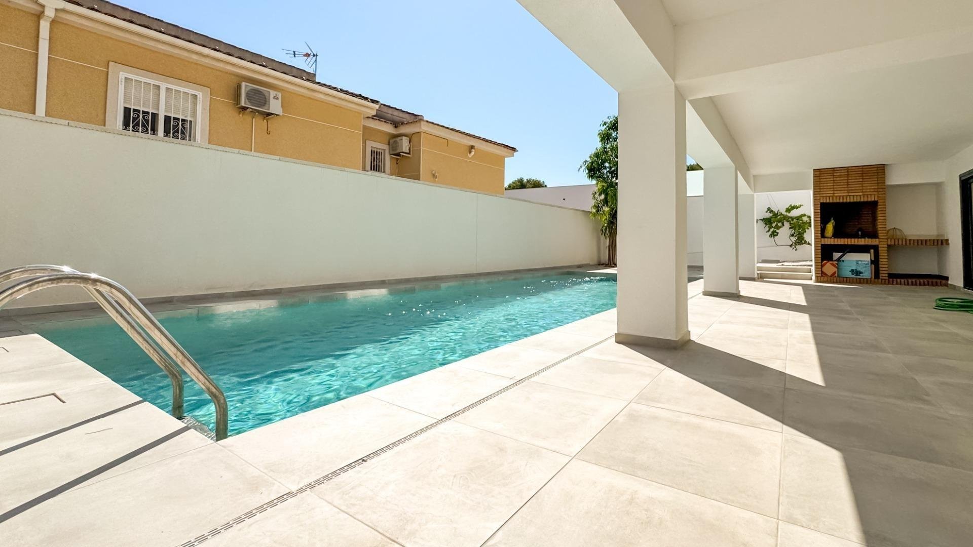 Villa i Los Balcones, Alicante, Spanien 4 sovrum, 337 kvm. Nr. 140635