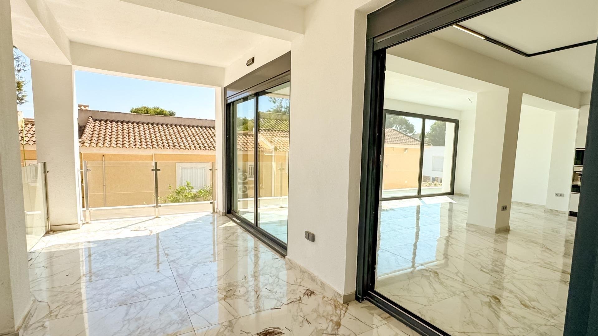 Villa i Los Balcones, Alicante, Spanien 4 sovrum, 337 kvm. Nr. 140635