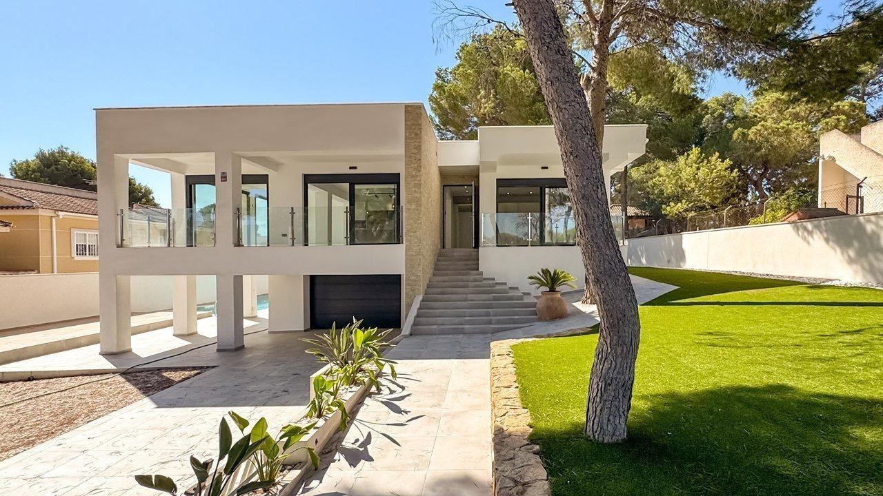 Villa i Los Balcones, Alicante, Spanien 4 sovrum, 337 kvm. Nr. 140635