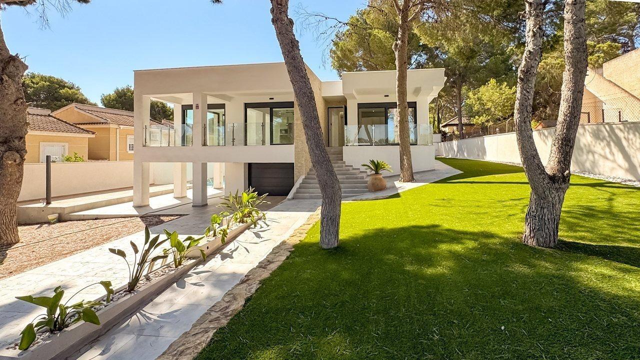 Villa i Los Balcones, Alicante, Spanien 4 sovrum, 337 kvm. Nr. 140635