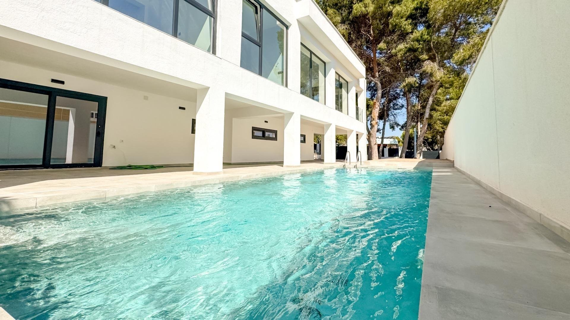 Villa i Los Balcones, Alicante, Spanien 4 sovrum, 337 kvm. Nr. 140635