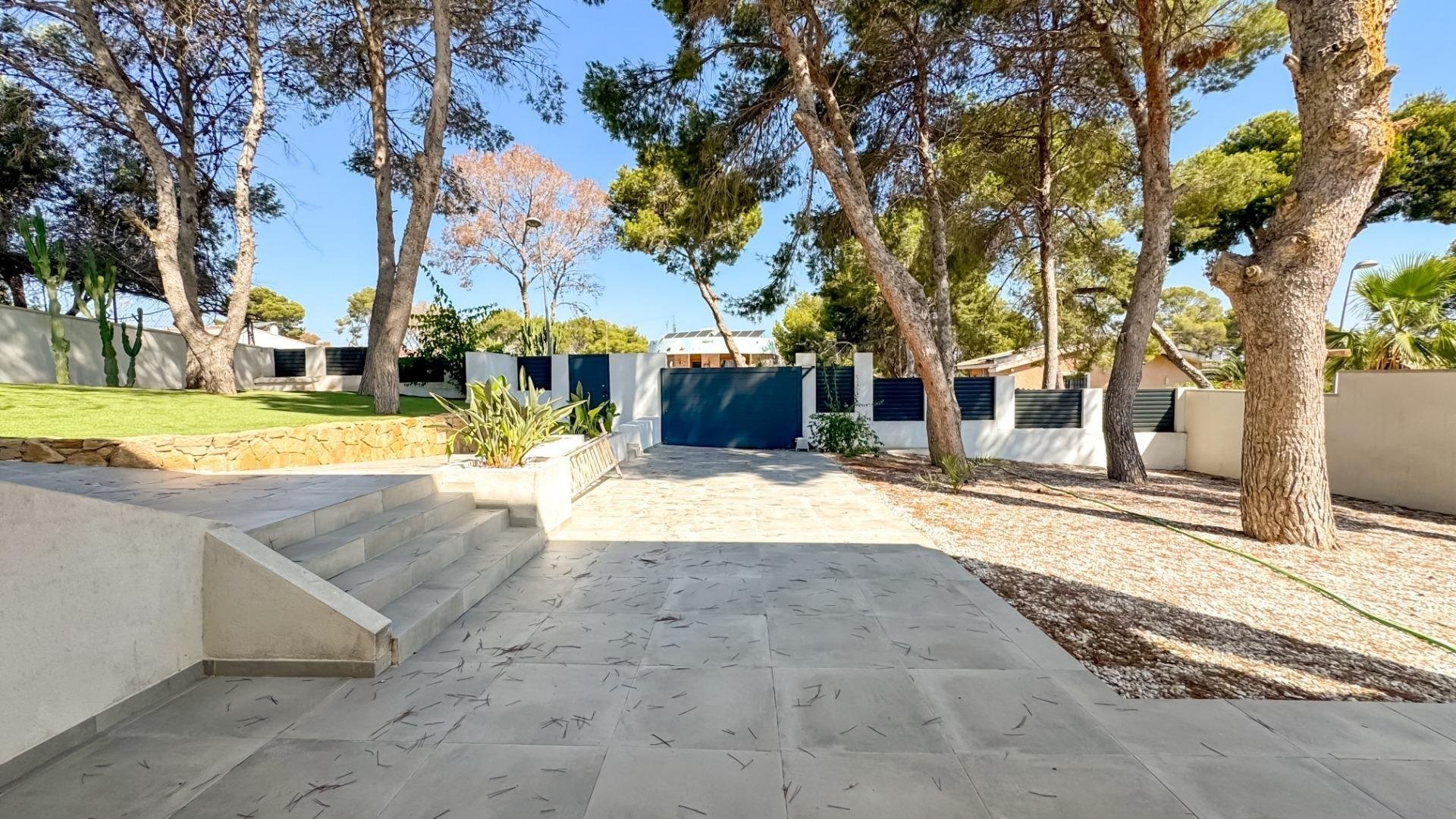 Villa i Los Balcones, Alicante, Spanien 4 sovrum, 337 kvm. Nr. 140635