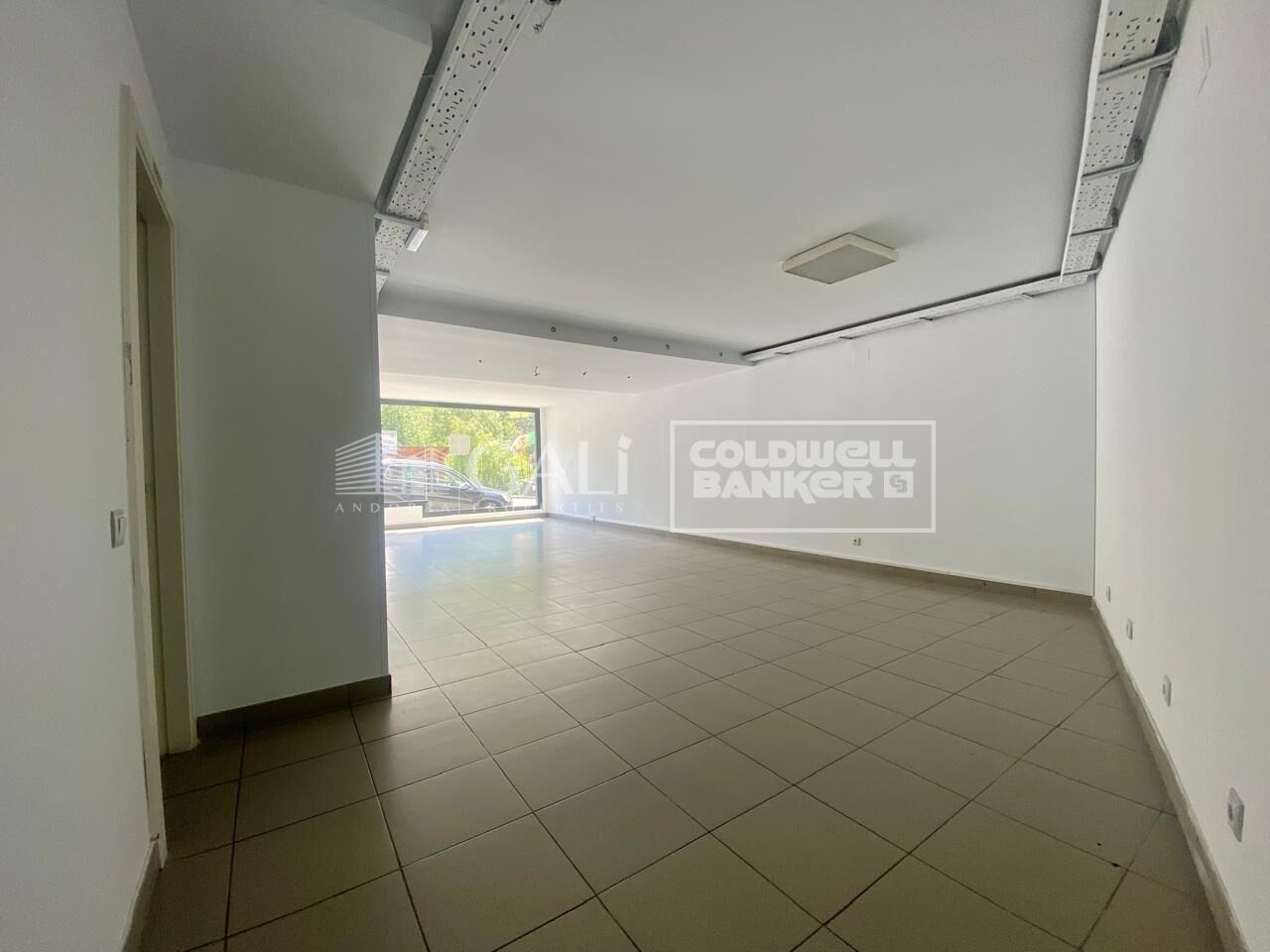 Commercial property in Principado De Andorra (Ninguna Poblacion Tiene C.P.), Lleida, Spain 75 sq.m. No. 158316