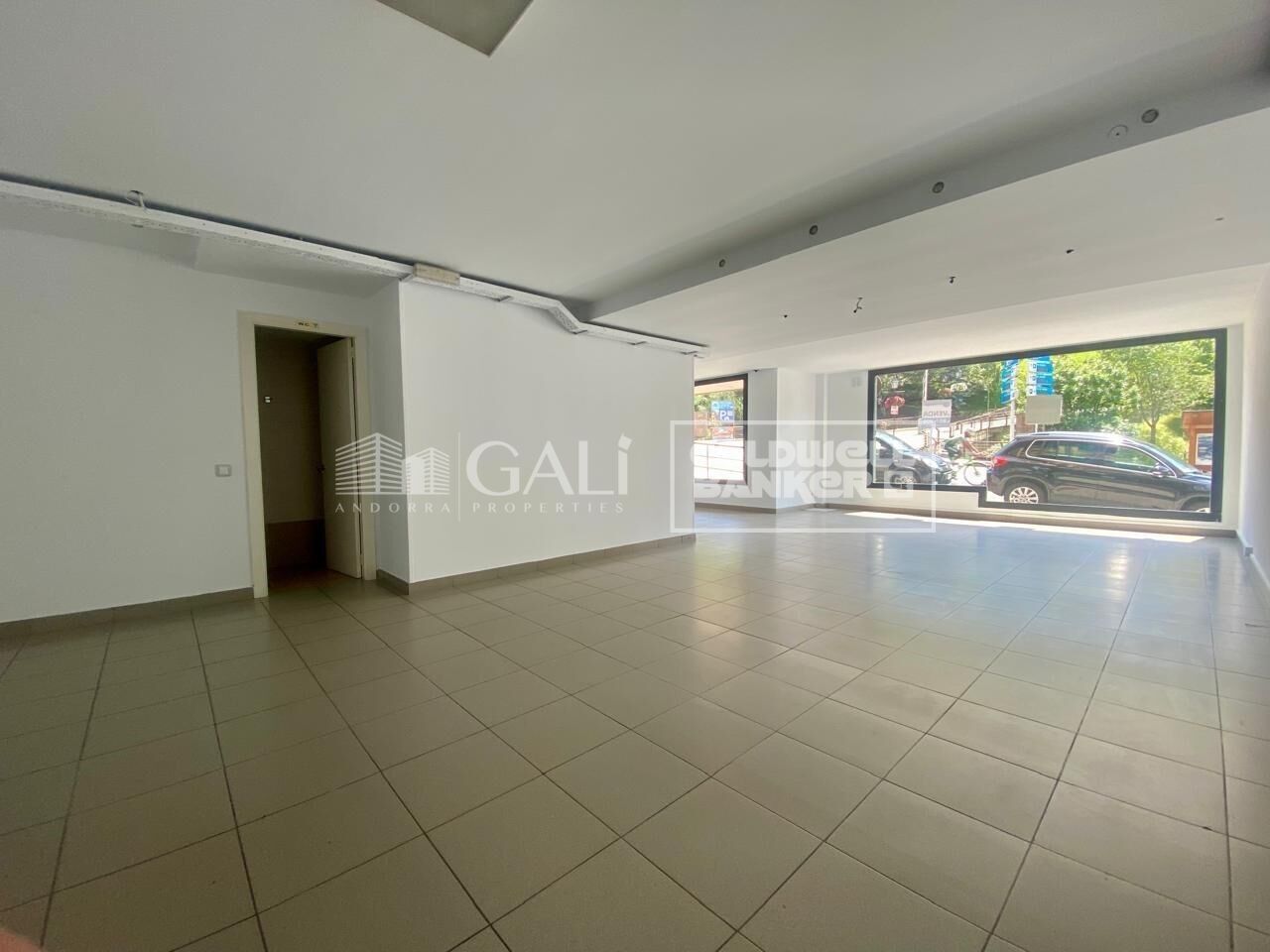 Commercial property in Principado De Andorra (Ninguna Poblacion Tiene C.P.), Lleida, Spain 75 sq.m. No. 158316