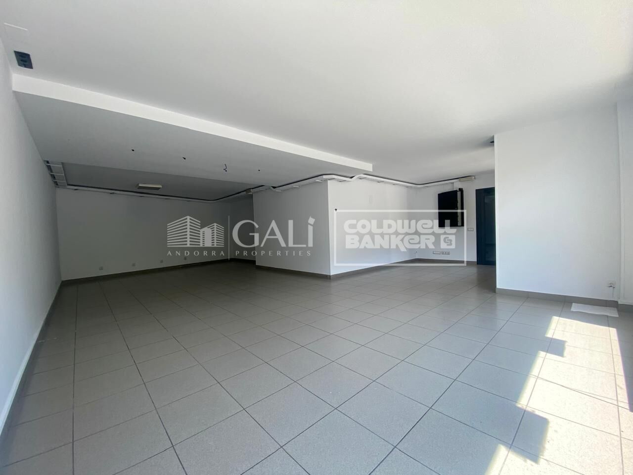 Commercial property in Principado De Andorra (Ninguna Poblacion Tiene C.P.), Lleida, Spain 75 sq.m. No. 158316