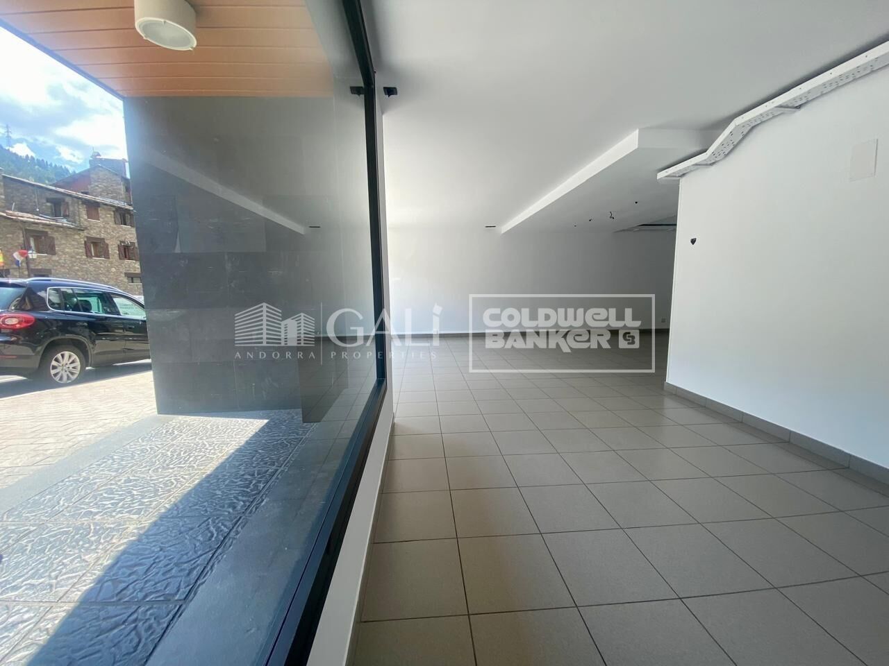 Commercial property in Principado De Andorra (Ninguna Poblacion Tiene C.P.), Lleida, Spain 75 sq.m. No. 158316