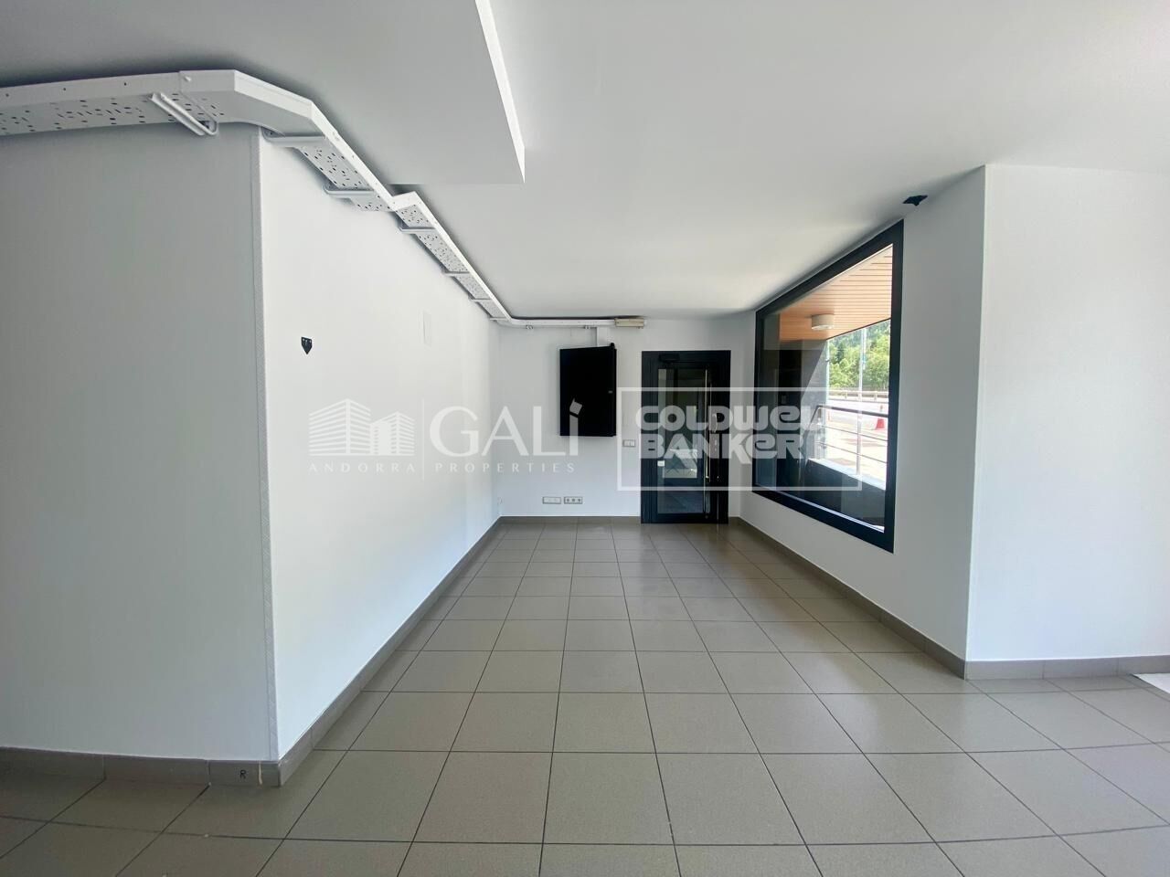 Commercial property in Principado De Andorra (Ninguna Poblacion Tiene C.P.), Lleida, Spain 75 sq.m. No. 158316