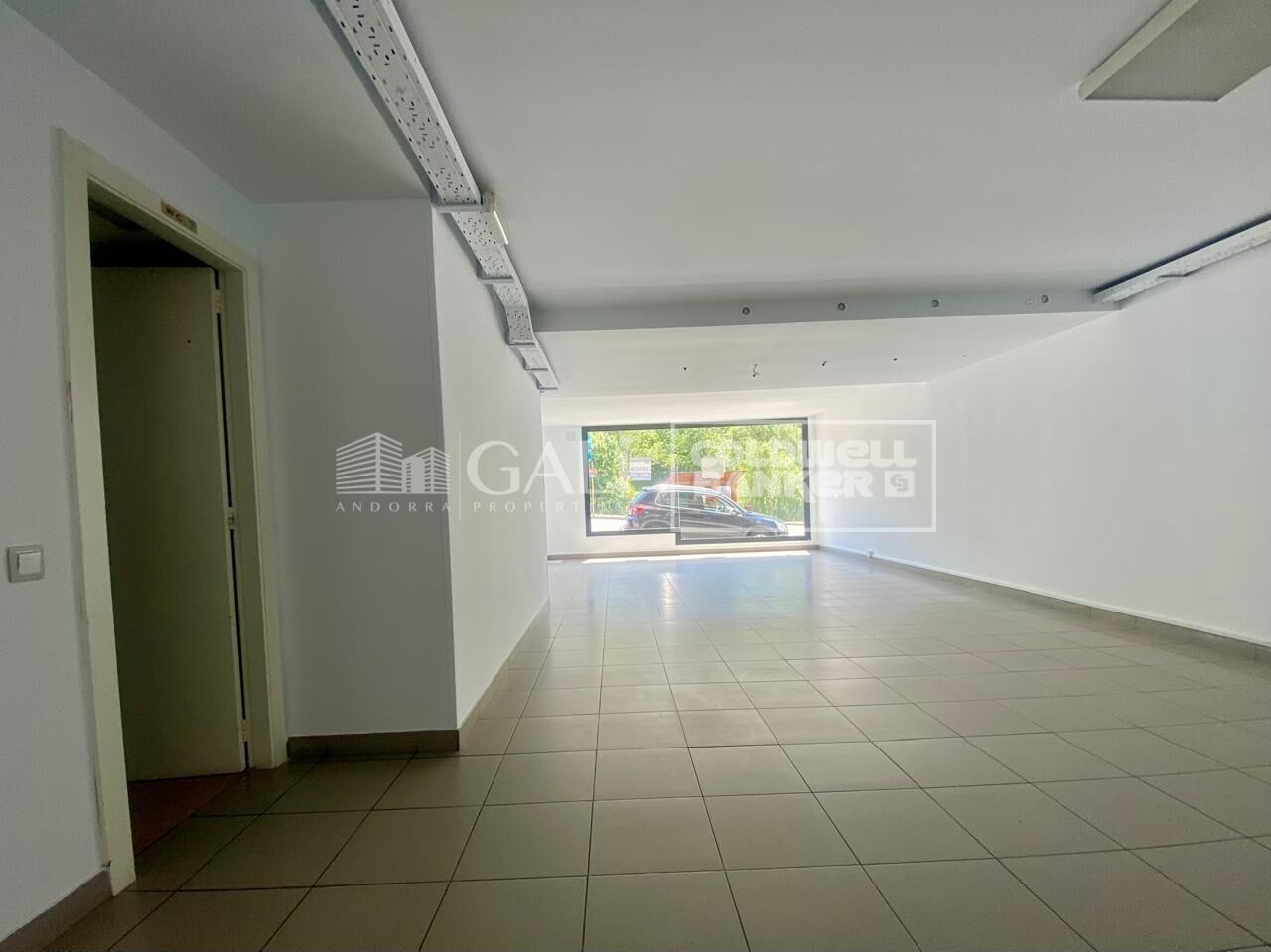 Commercial property in Principado De Andorra (Ninguna Poblacion Tiene C.P.), Lleida, Spain 75 sq.m. No. 158316