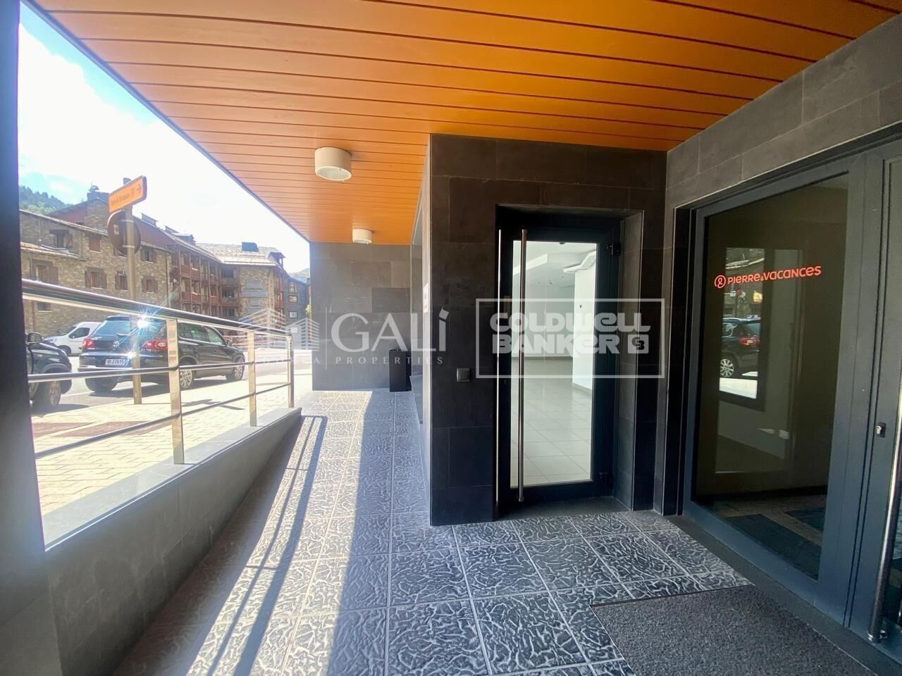 Commercial property in Principado De Andorra (Ninguna Poblacion Tiene C.P.), Lleida, Spain 75 sq.m. No. 158316