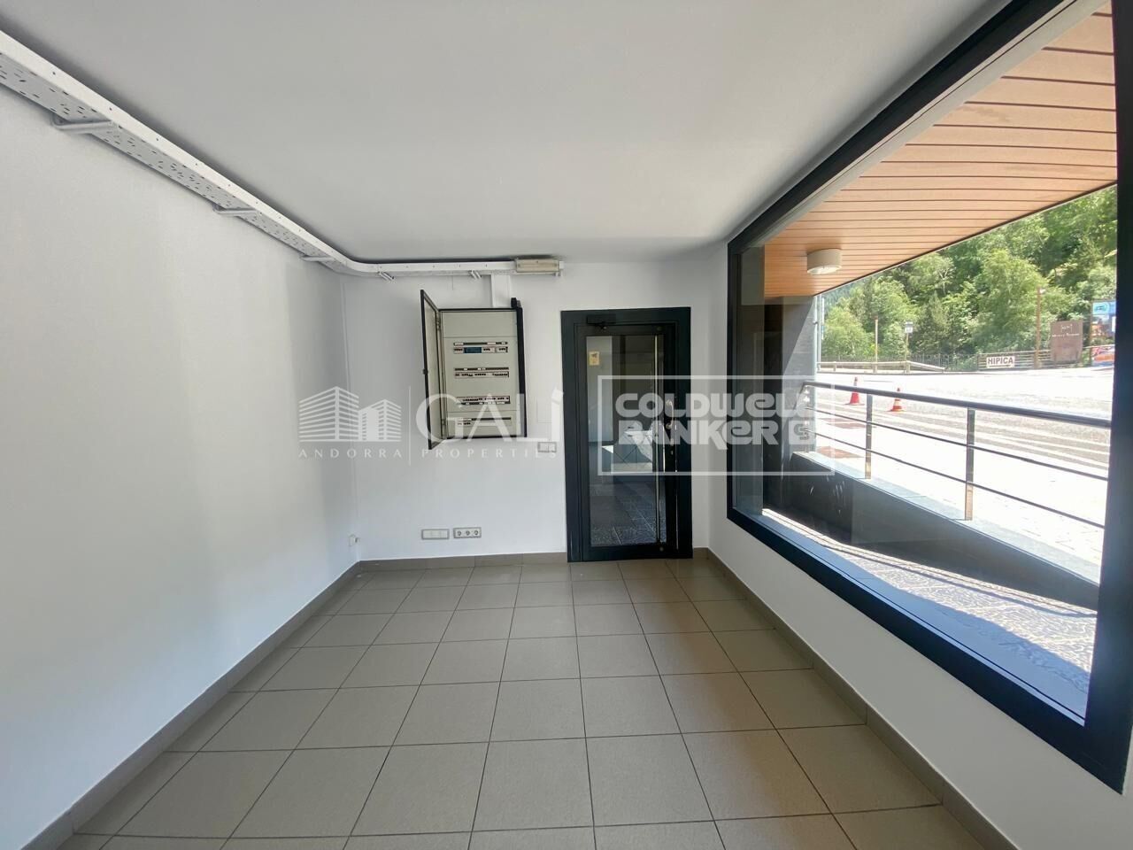 Commercial property in Principado De Andorra (Ninguna Poblacion Tiene C.P.), Lleida, Spain 75 sq.m. No. 158316