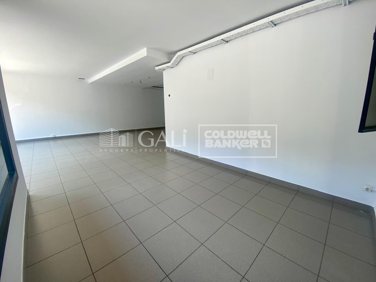 Commercial property in Principado De Andorra (Ninguna Poblacion Tiene C.P.), Lleida, Spain 75 sq.m. No. 158316