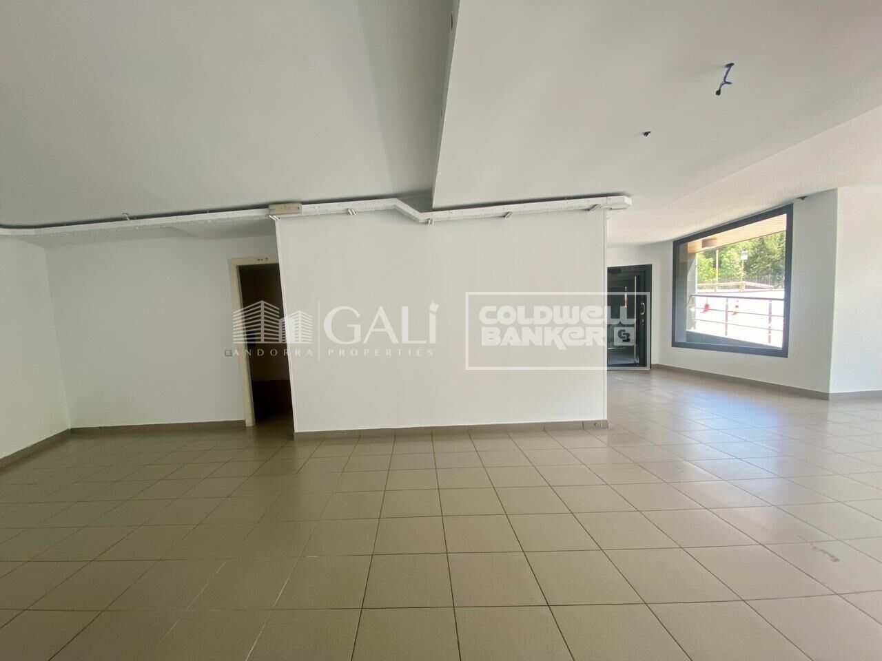 Commercial property in Principado De Andorra (Ninguna Poblacion Tiene C.P.), Lleida, Spain 75 sq.m. No. 158316