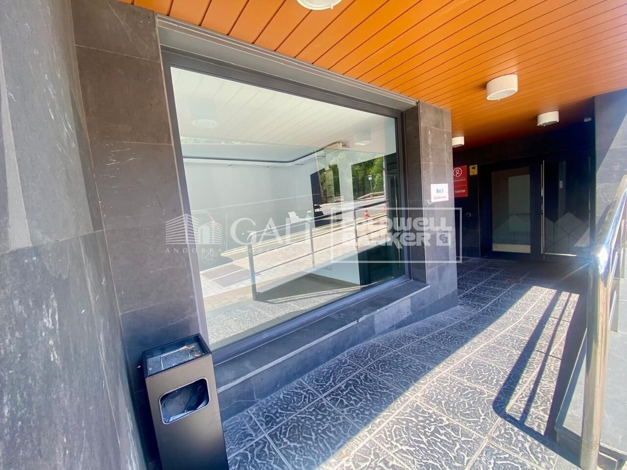 Commercial property in Principado De Andorra (Ninguna Poblacion Tiene C.P.), Lleida, Spain 75 sq.m. No. 158316