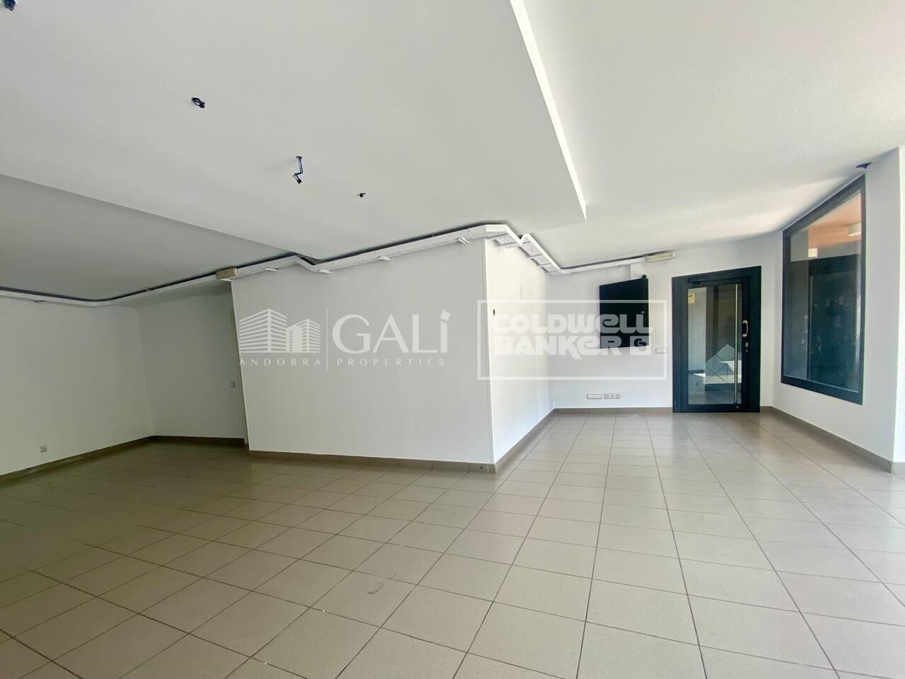 Commercial property in Principado De Andorra (Ninguna Poblacion Tiene C.P.), Lleida, Spain 75 sq.m. No. 158316