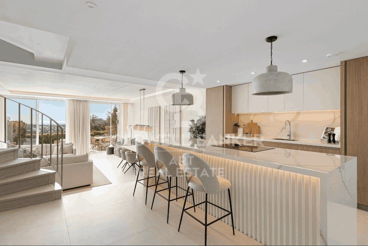 Radhus i Benahavis, Malaga, Spanien 4 sovrum, 263 kvm. Nr. 158301
