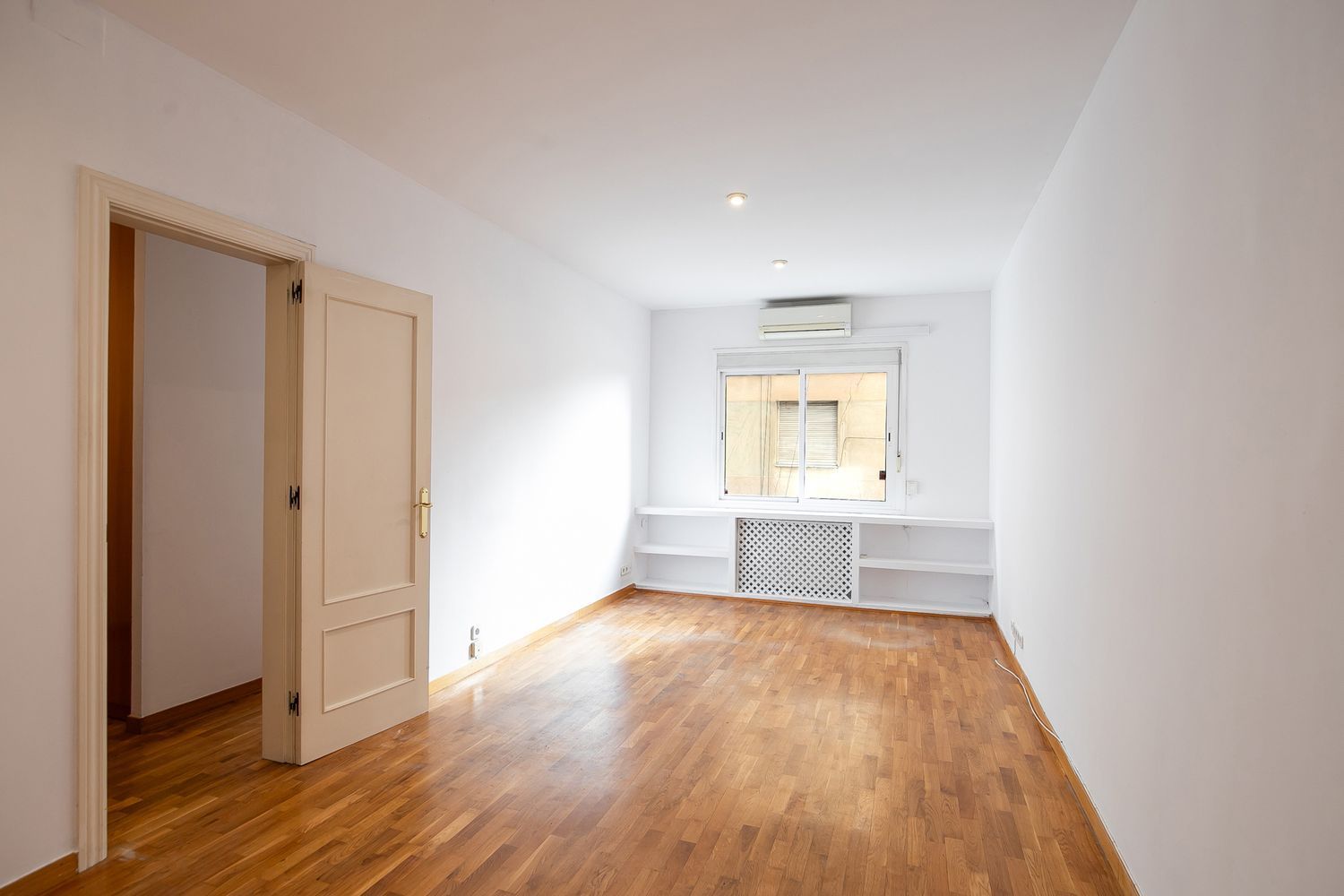 Apartament w Barcelona, Hiszpania 3 sypialnie, 79 mkw. nr 160786