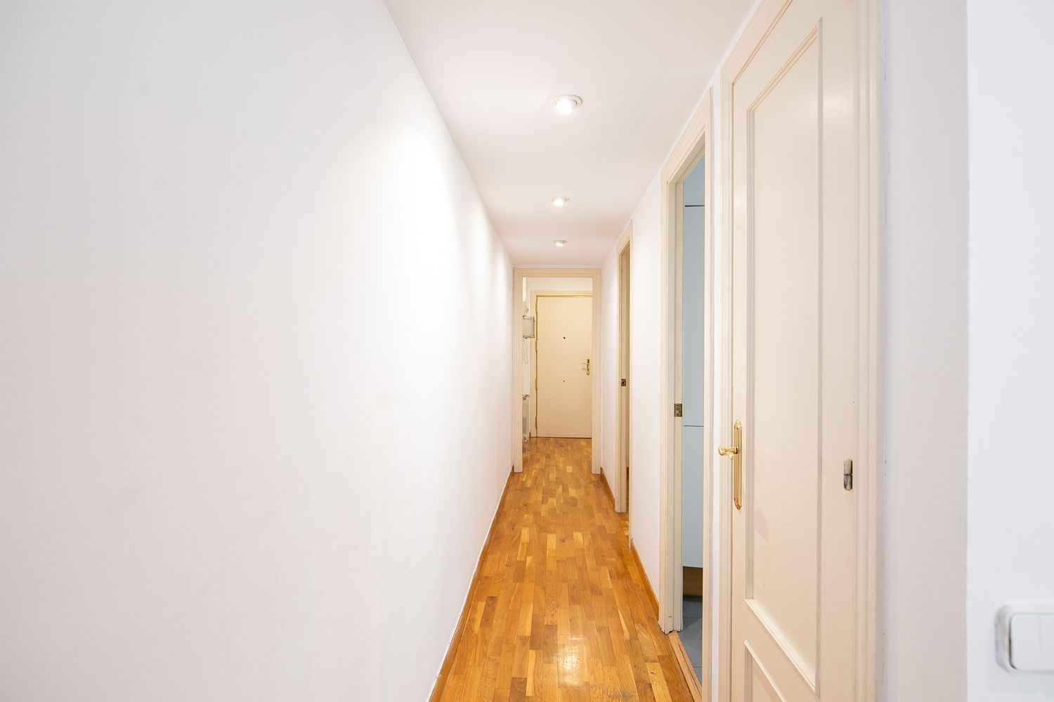 Apartament w Barcelona, Hiszpania 3 sypialnie, 79 mkw. nr 160786