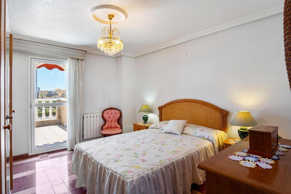 Huvila Alicante, Espanja 5 makuuhuonetta, 237 m2 No. 102218