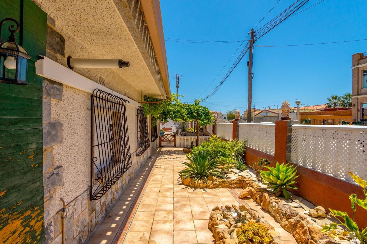 Huvila Alicante, Espanja 5 makuuhuonetta, 237 m2 No. 102218