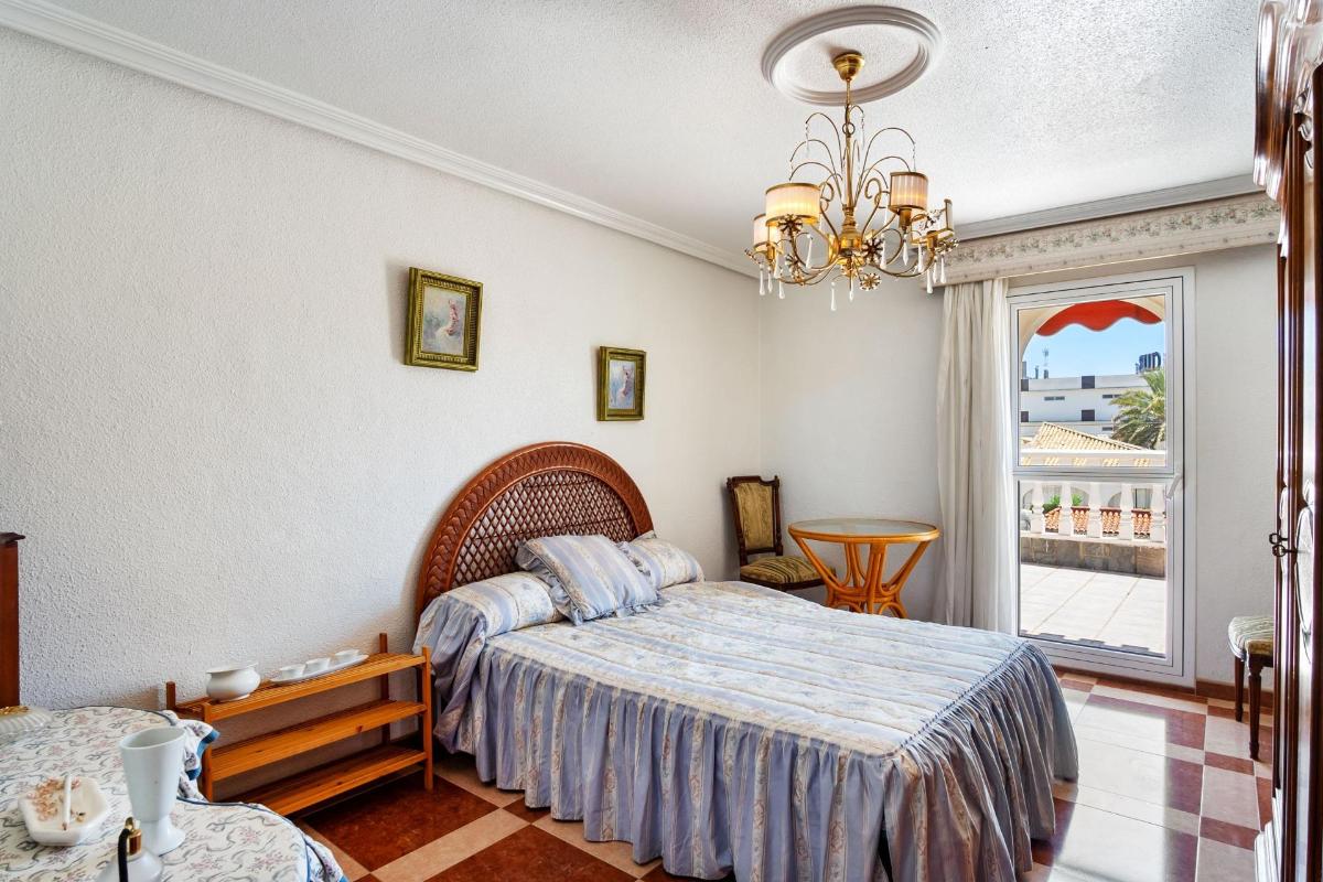 Huvila Alicante, Espanja 5 makuuhuonetta, 237 m2 No. 102218