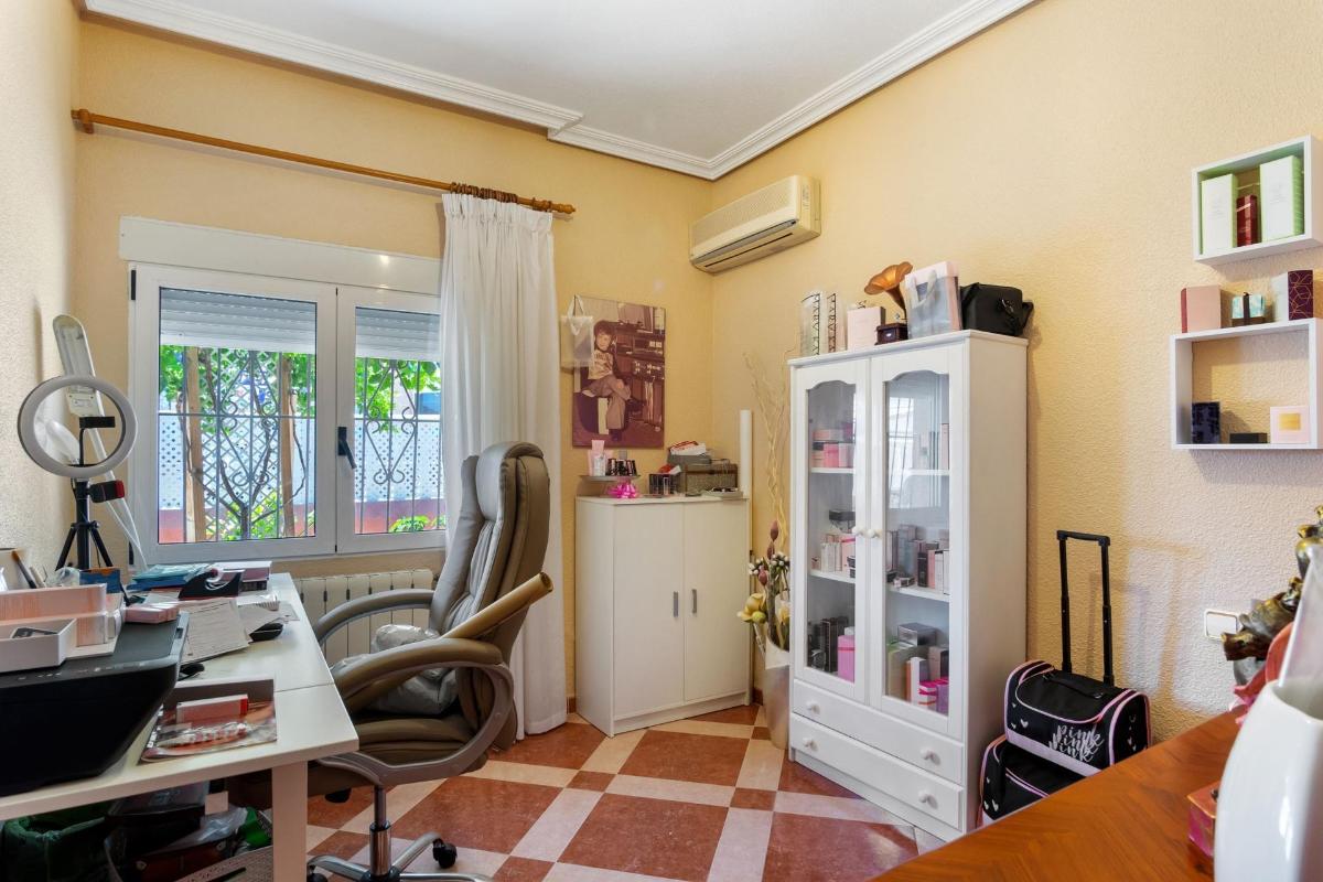 Huvila Alicante, Espanja 5 makuuhuonetta, 237 m2 No. 102218