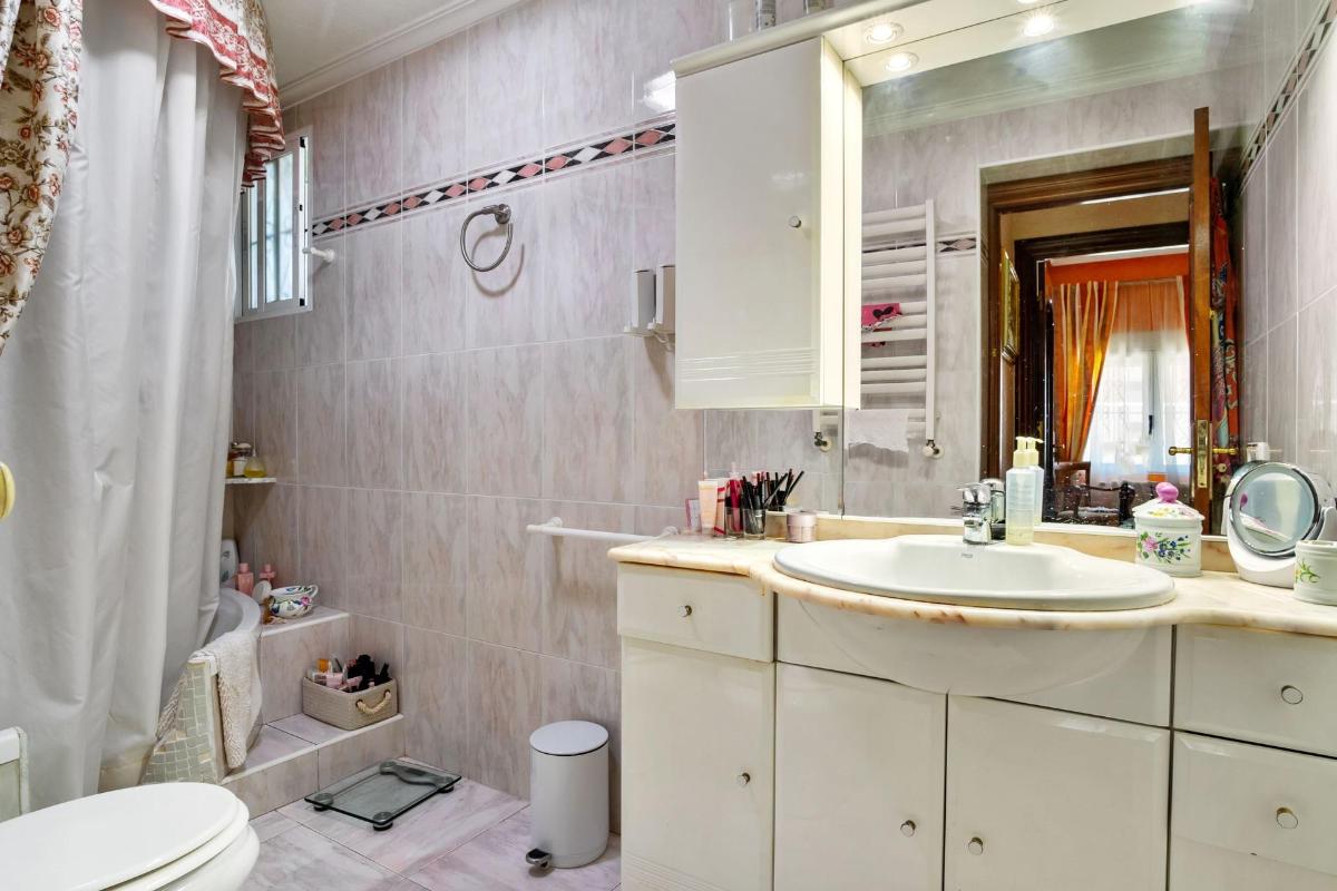 Huvila Alicante, Espanja 5 makuuhuonetta, 237 m2 No. 102218